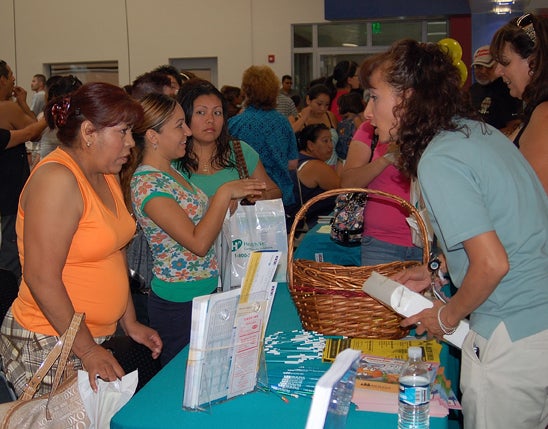 resources__busy_table_at_event_DSC_0024_72pix_0.jpg