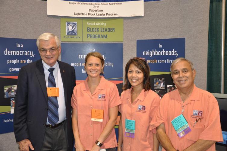 Riverside Mayor Ron Loveridge visiting City of Cupertino staff Erin Cooke and Laura Domondon Lee and block leader Mahesh Nihalani at the 2010 League of California Cities Annual Conference, where the program was awarded the Helen Putnam Award for Excellence.